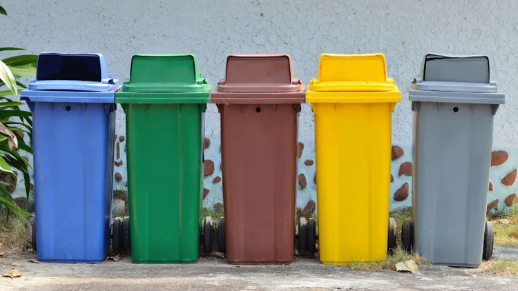 Stawiają na ulicach szare kontenery na odpady. Lepiej uważaj, co do nich wyrzucasz 