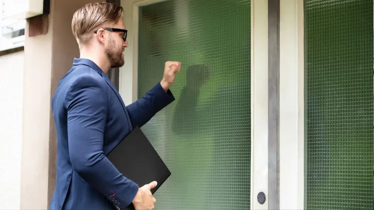 Kontrolerzy sprawdzają domy Polaków. Jeśli ich nie wpuścisz, dostaniesz karę. To jednak nie koniec