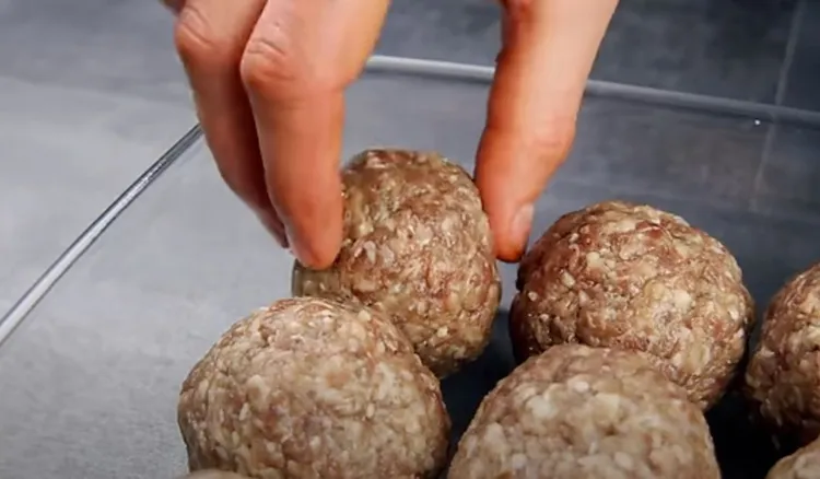 Kotlety mielone bez smażenia, proste, pyszne i soczyste. Za ten przepis chwali mnie nawet babcia