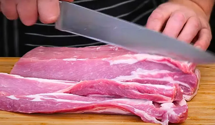 Z karkówki i schabu Strzelczyk robi prawdziwe cudo. W sam raz na Wielkanoc