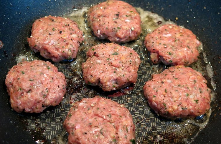 Zdrowe burgery z mielonego indyka i kaszy jaglanej