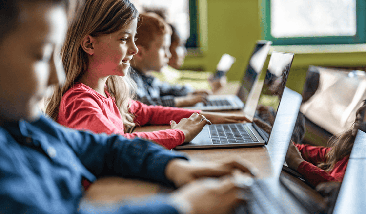 Laptopy dla czwartoklasistów. Nie będzie sprzętu bez dokumentu
