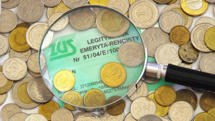 Ministerstwo zabiera głos. Emeryci obawiają się utraty ważnego dokumentu