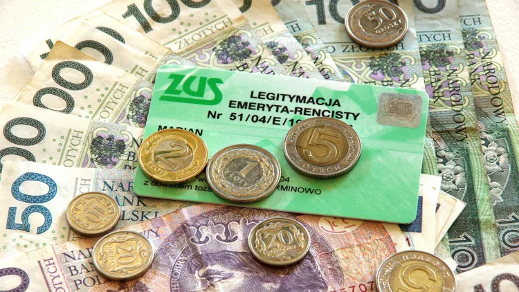 Nowa legitymacja emeryta-rencisty od 13 lipca. Nie każdy musi wymienić dokumenty