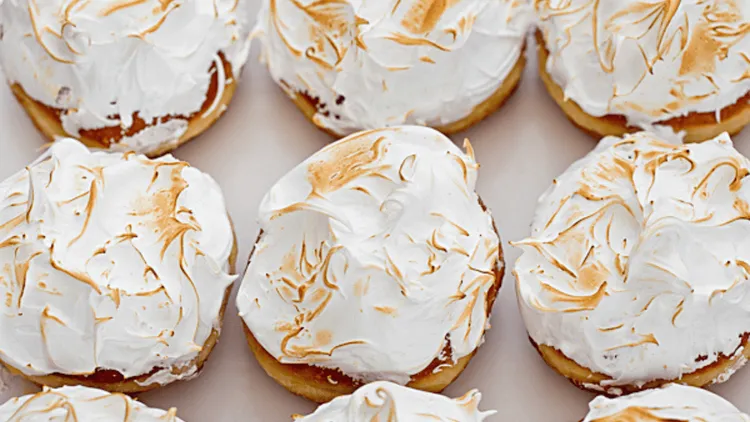 Te pączki z cytryną robię na specjalną okazję - lemon curd + beza zawsze zachwycają
