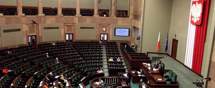 Władza forsuje kontrowersyjne zmiany w prawie. Chcą legalizacji bezprawia przez pandemię