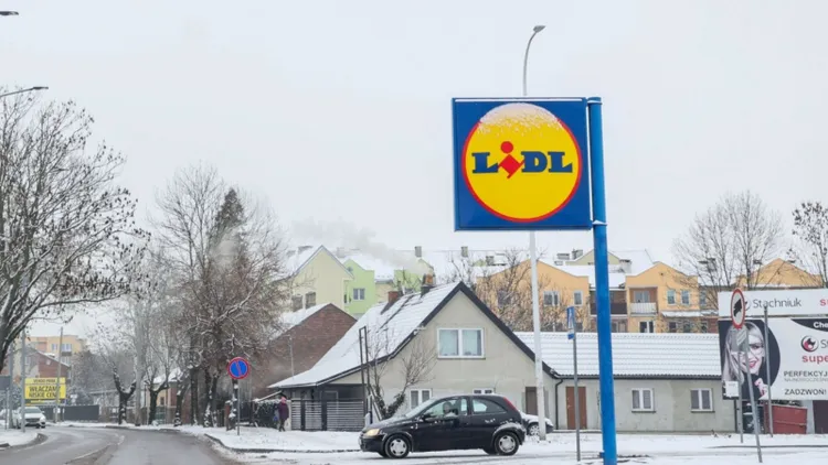 Nowe zasady parkowania pod Lidlem. Kierowcy muszą się pilnować, inaczej przyjdzie wezwanie do zapłaty