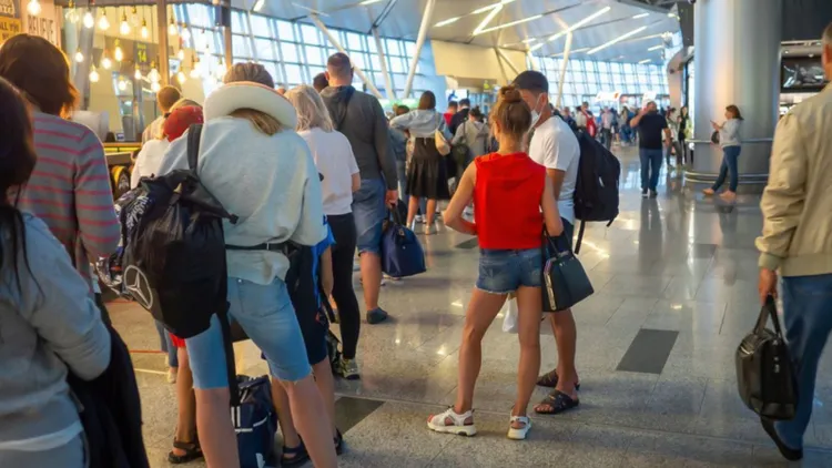Od 10 kwietnia większa kontrola na lotniskach. Podróżni muszą liczyć się z długimi kolejkami