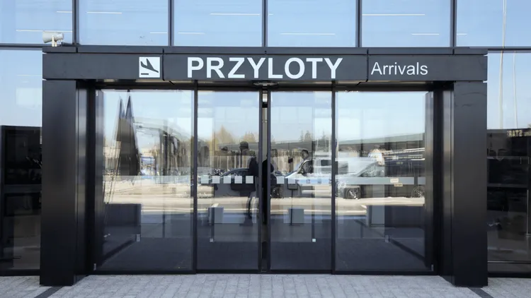 Padł rekord pasażerów na Lotnisku Warszawa-Radom. Teraz zwolnią 30 proc. pracowników