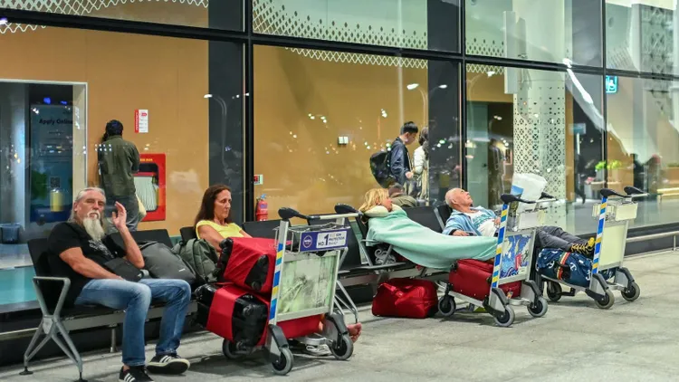 Polacy uwięzieni na Bliskim Wschodzie. Czy szef może wyciągnąć konsekwencje z nieobecności w pracy?