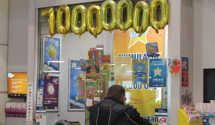 Wydał 5 złotych i zgarnął fortunę. Główna wygrana w zdrapce Lotto