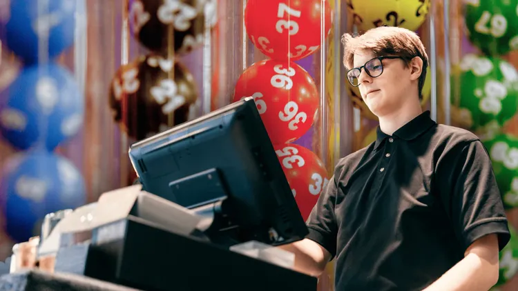 Ile zarabia sprzedawca Lotto? System prowizji zmienia wszystko
