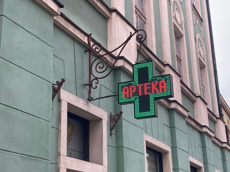 Problemy z zaopatrzeniem aptek. Wydłuża się lista brakujących leków