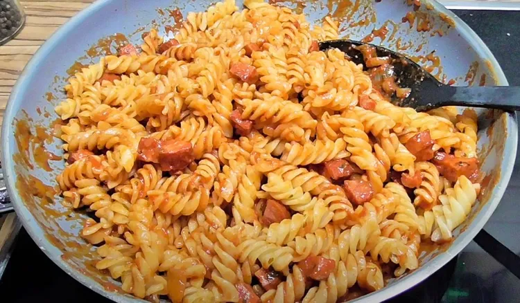 Gotuję makaron, dodaję kilka składników i w 30 minut mam pyszny obiad. Mógłbym to jeść codziennie