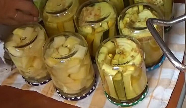Co roku marynuję cukinię w kaszubskim stylu. Przekonał mnie brak octu