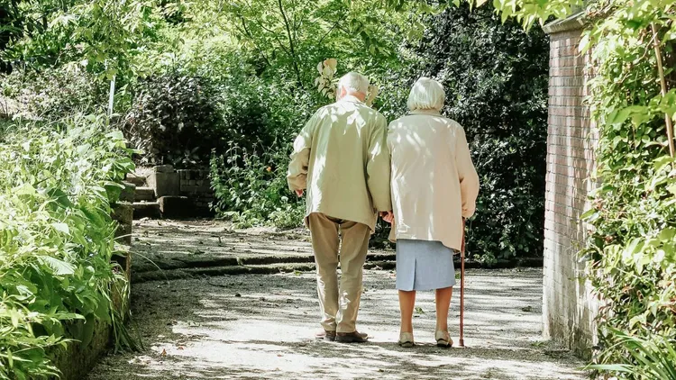 Polska w niechlubnej czołówce UE. Mężczyźni żyją całe lata krócej niż kobiety