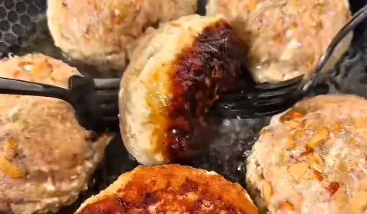 Przepis na kotlety mielone z kurkami. Moja rodzina je uwielbia