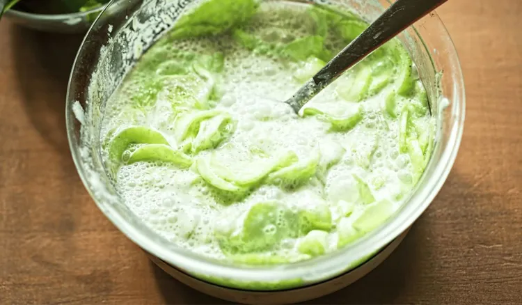 Siekam, a potem sypię do mizerii. W tej wersji smakuje mi najlepiej