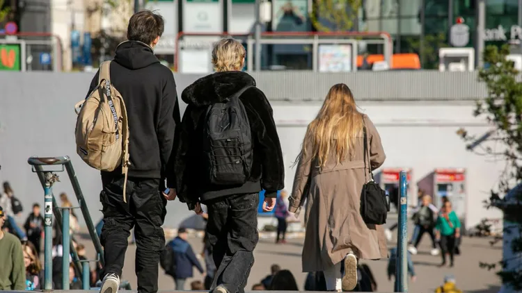 Młodzi wstydzą się przyznać. Coraz więcej Polaków staje się NEET. To nie kwestia lenistwa