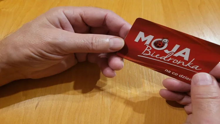 Klienci nie mają wyboru. Karta Moja Biedronka musi zostać wydana na nowo w tym przypadku
