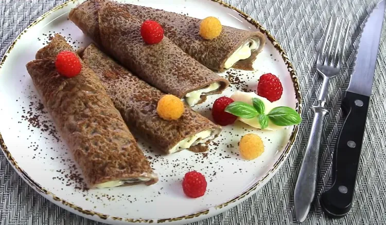 Smażę naleśniki i zawijam je z tym kremem. Takie śniadanie mógłbym jeść codziennie