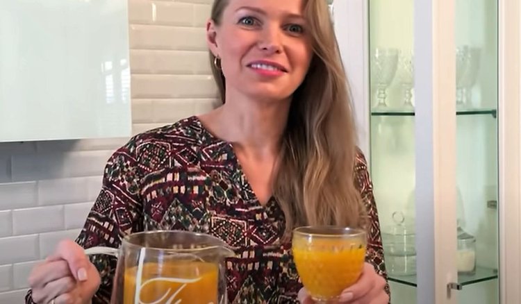 Agnieszka Cegielska pokazała, jak robi napar mocy. W roli głównej kurkuma