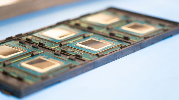 Intel rekrutuje do podwrocławskich zakładów. Poszukiwanych 2 tys. pracowników