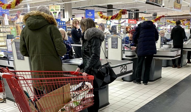 Kolejne zamieszanie z niedzielą handlową w Wigilię. Wciąż nie wiadomo, czy przed świętami zrobimy zakupy