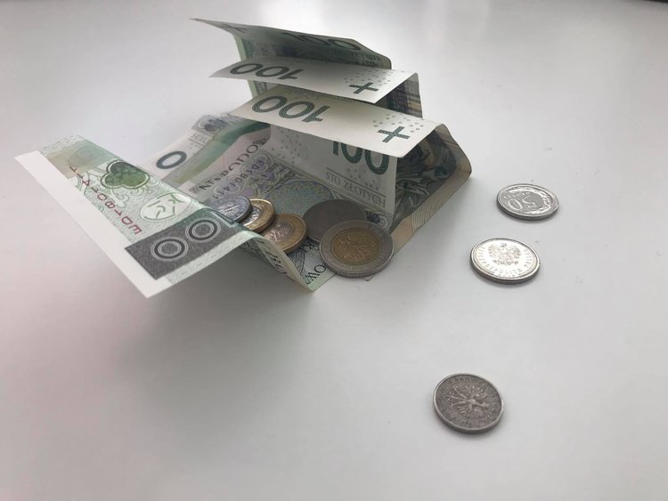 ING Bank Śląski i Getin Bank ostrzegają klientów. Informacje, z którymi trzeba zapoznać się przed majówką
