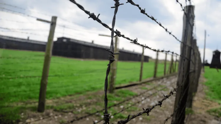 Teren byłego obozu koncentracyjnego sprzedany. Kupił go biznesmen od ”problematycznych nieruchomości”