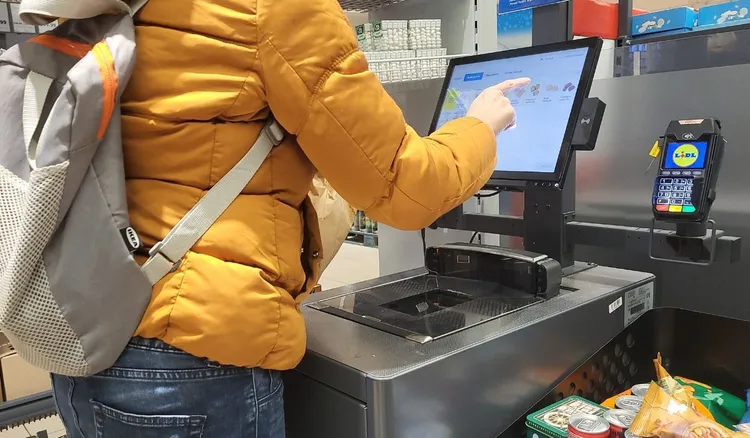 Nowa opłata w Biedronce i Lidlu. Wiemy od kiedy