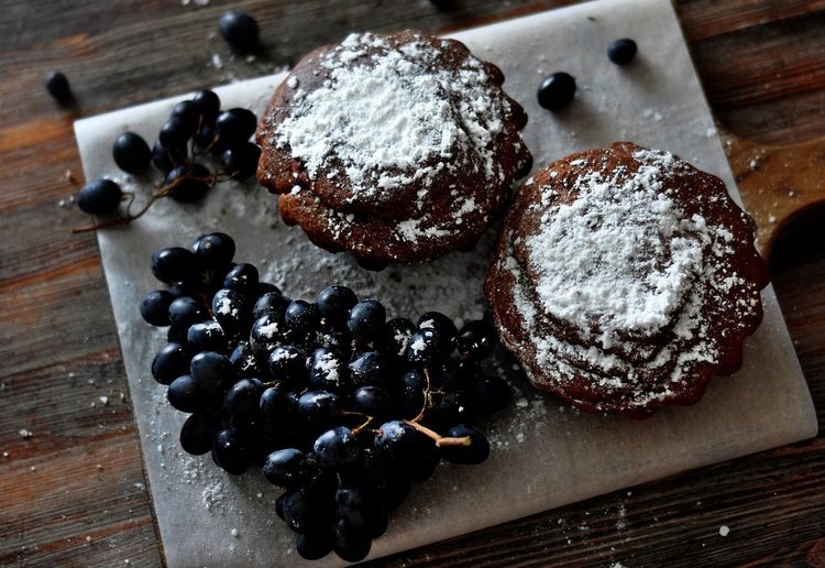 Babeczki brownie z owocami