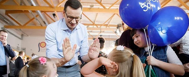 500 plus w bonie zamiast w gotówce? Prezes ZUS o możliwych zmianach w świadczeniach