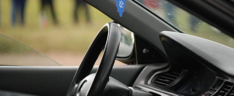 Będziesz chciał się trochę ochłodzić, a załapiesz się na mandat. Ochronisz się przed upałem, ale nie karą