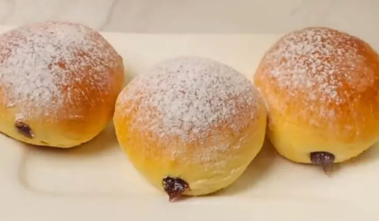 Te pączki są delikatne jak obłok i mają mniej kalorii. Zawsze robię je na tłusty czwartek