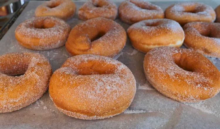 Wyrabiam, formuję i wkładam do piekarnika. Moje dyniowe pączki są najlepsze na jesień