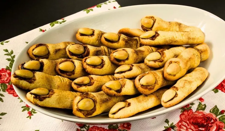 Co roku na Halloween robię “paluchy wiedźmy”. Dzieciaki za nimi szaleją