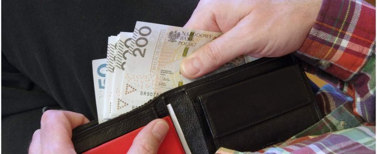 Ruszyły wypłaty trzynastek. Emerycie, sprawdź swoje konto