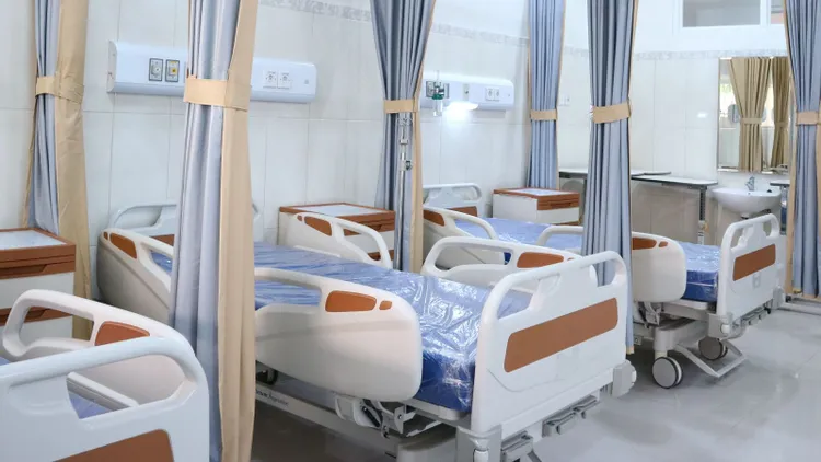 Tyle zarobił kierownik SOR. Padła konkretna kwota, część obowiązków wykonywał zdalnie
