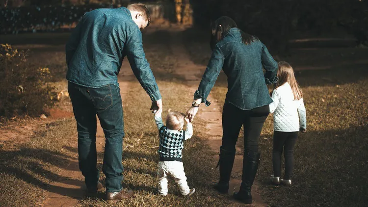 Zapaść demograficzna w Polsce. Eksperci wskazują na internet
