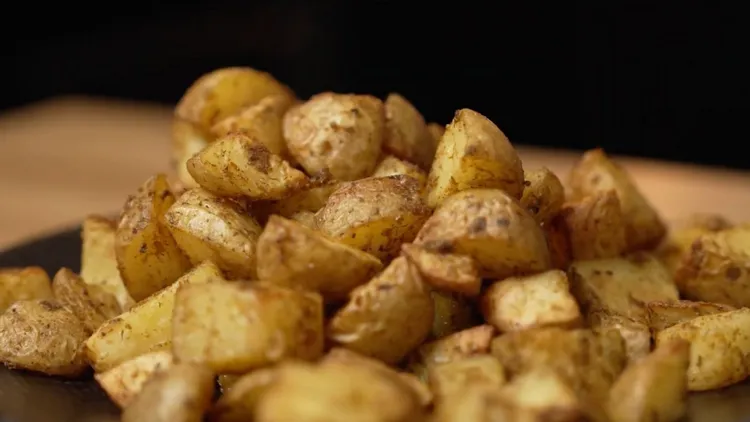 Pieczone ziemniaki jak z restauracji? To możliwe tylko z frytkownicą Zelmer ZAF6000