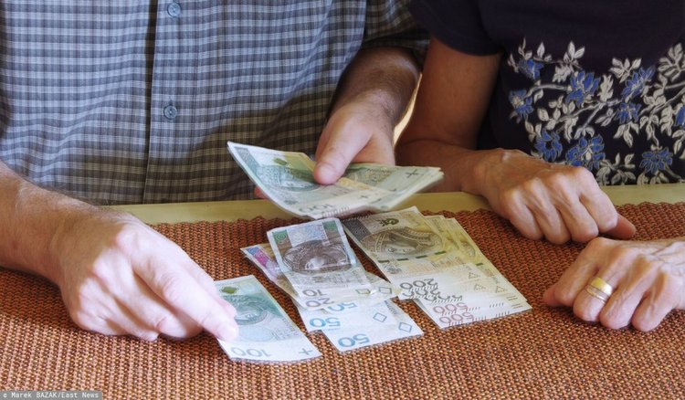 Emerytura za urodzenie dzieci. Komu należy się świadczenie i ile wynosi?