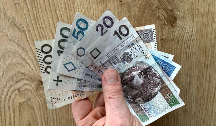 Polacy mogą otrzymać nawet 4000 zł. Powodem wsparcia jest wysoka inflacja