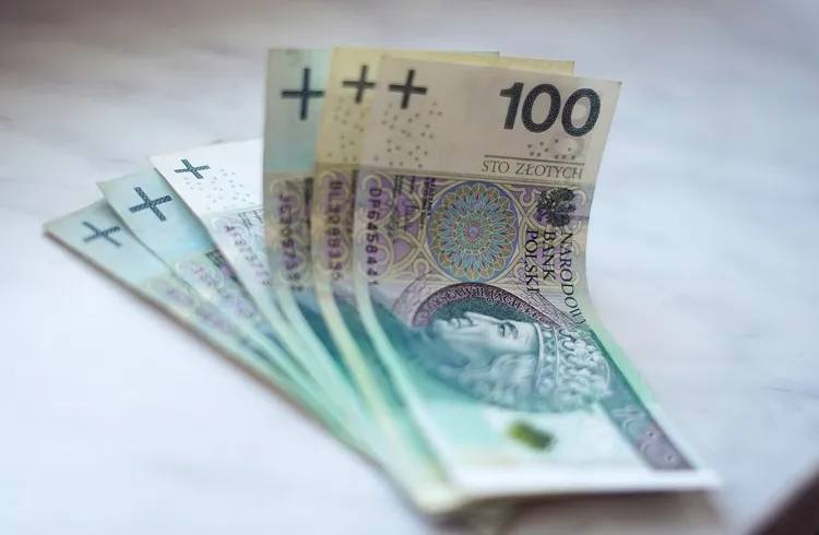 Skarbówka odda pieniądze seniorom. Niektórzy dostaną nawet 800 zł, rekordowe zwroty