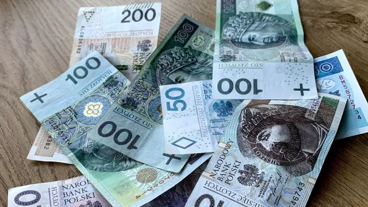 Dodatkowe kilkaset złotych dla emerytów. Wiadomo, kto i jak może złożyć wniosek