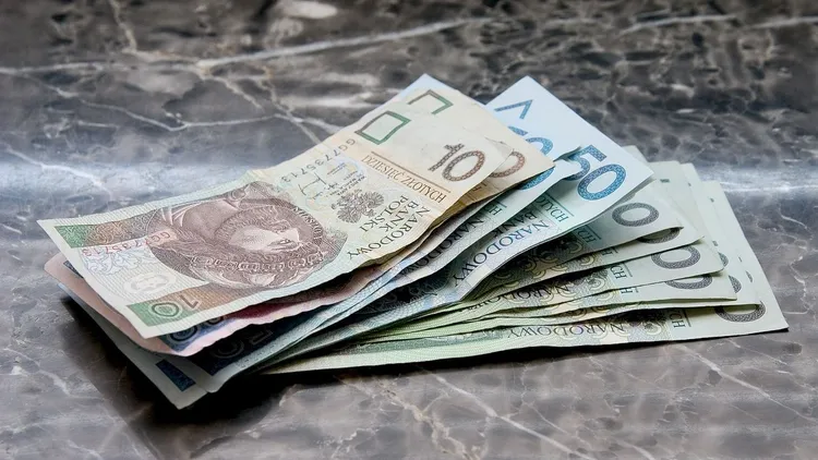Te banknoty straciły ważność, już nimi nie zapłacisz. Polacy mają jedno wyjście