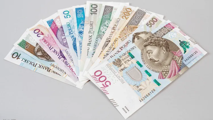 2520 zł dodatku do renty. ZUS zaczął przyjmowanie wniosków, wypłaty są już pewne