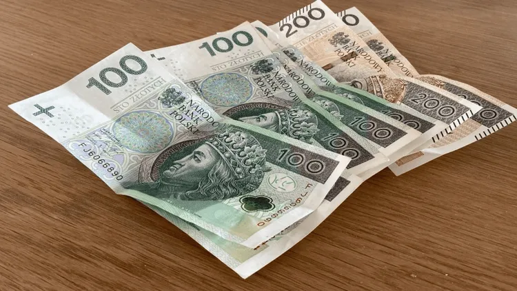 Nawet 860 zł dopłaty do pensji od 1 lipca. Skorzysta wielu Polaków