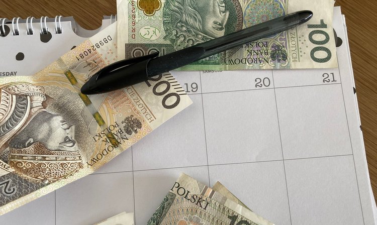 500 plus dla seniora. Dodatkowe świadczenie przyznano już setkom tysięcy Polaków