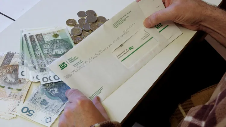 Składasz wniosek o emeryturę? Koniecznie pamiętaj o tych dokumentach